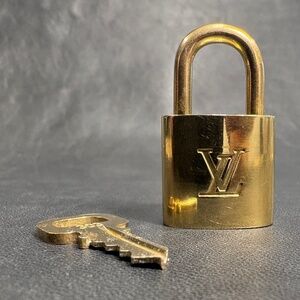 Louis Vuitton Lock & Key #303 Excellent condition